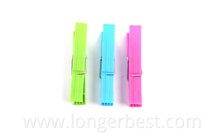 Plastic clothes pegs-1